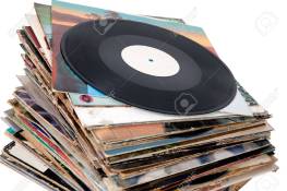 13178682-Pila-de-viejos-discos-de-vinilo-Foto-de-archivo.jpg
