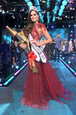 MEXICANA UNIVERSAL FINAL 2309190019.jpg