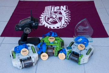 TRIUNFAN POLITÉCNICOS EN TORNEOS DE ROBÓTICA (2).jpg