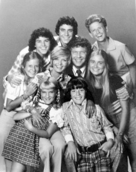 Brady_Bunch_full_cast_1973.jpg