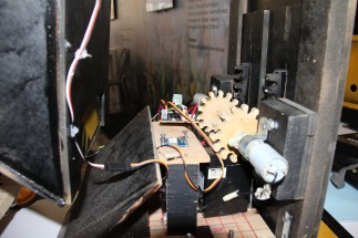 DISEÑAN POLITÉCNICOS CARRO AUTÓNOMO RELLENADOR DE BACHES (2).JPG