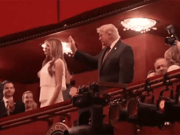 Trump presente en el estreno del musical Chicago en Washington junto a&nbsp;Melania