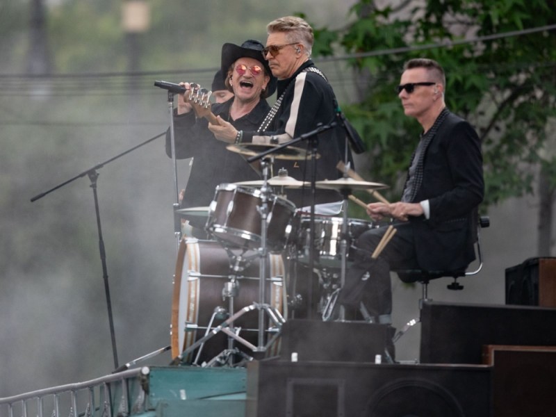 Ni la lluvia y truenos impidieron que las y los fans de U2 corearan la grabación de su nuevo tema «Street of Dreams» en&nbsp;CDMX