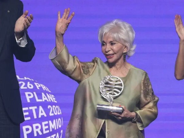 Isabel Allende obtiene el Premio Planeta, dotado de un millón de euros por novela inédita: «La hora antes del&nbsp;alba»
